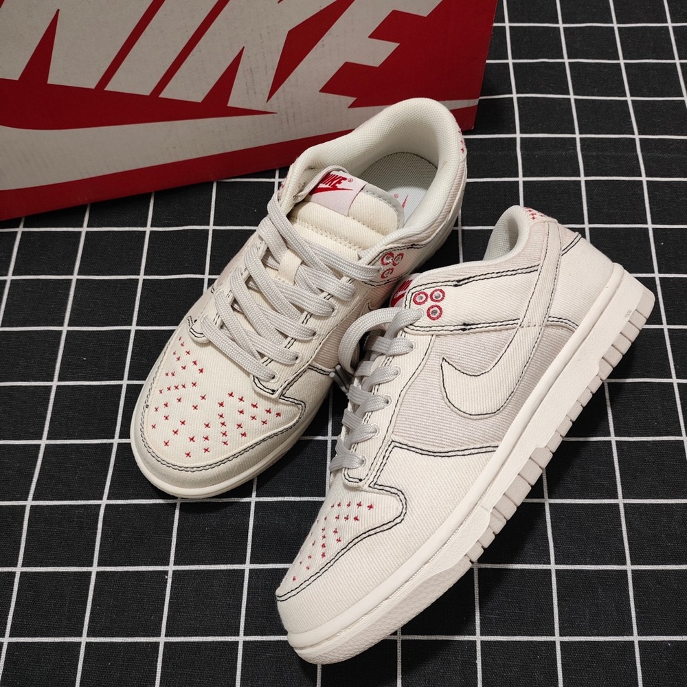 Nike Low-Top Sneakers in Off-White with Red Accents
